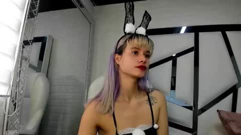 Snapshot of barbieambarx chatting on 10-28-25, 01:58 Barbie online show from 10-28-25, 01:58