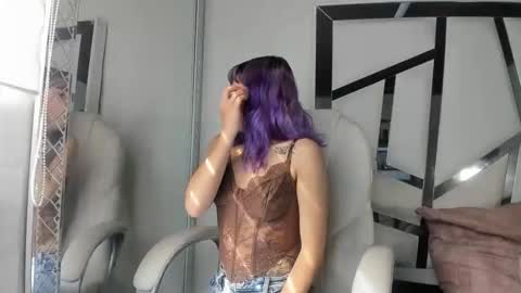 Snapshot of barbieambarx chatting on 11-05-25, 01:44 Barbie online show from 11-05-25, 01:44