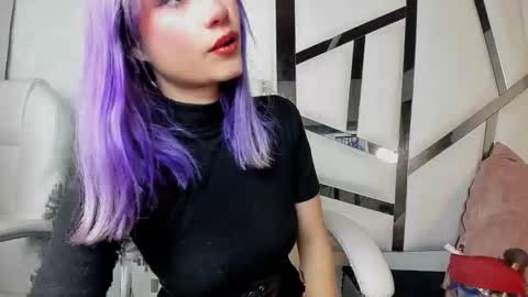 Snapshot of barbieambarx chatting on 11-11-25, 02:17 Barbie online show from 11-11-25, 02:17