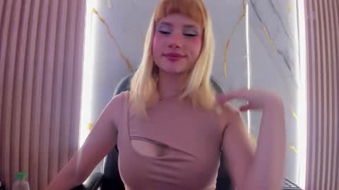 Snapshot of barbieambarx chatting on 02-10-26, 05:39 Barbie online show from 02-10-26, 05:39