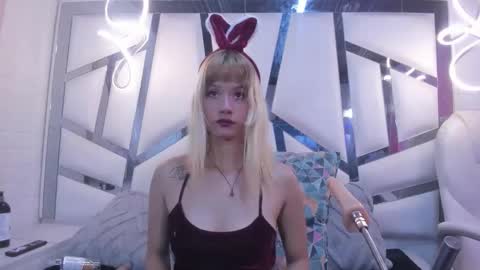 Snapshot of barbieambarx chatting on 02-14-26, 04:59 Barbie online show from 02-14-26, 04:59