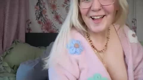 Snapshot of barbiegirl966 chatting on 11-11-25, 09:42 barbiegirl966 online show from 11-11-25, 09:42