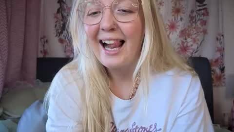 Snapshot of barbiegirl966 chatting on 11-13-25, 09:52 barbiegirl966 online show from 11-13-25, 09:52