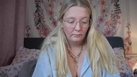 Snapshot of barbiegirl966 chatting on 11-28-25, 10:51 barbiegirl966 online show from 11-28-25, 10:51