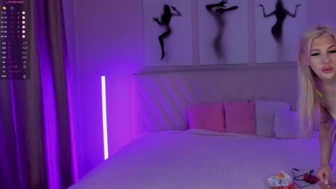 Snapshot of barbielina_ chatting on 01-28-25, 09:08 Emma online show from 01-28-25, 09:08