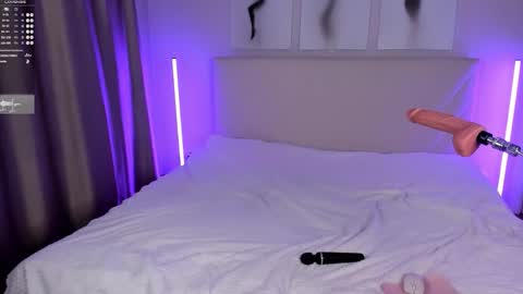 Snapshot of barbielina_ chatting on 10-06-25, 09:23 Emma online show from 10-06-25, 09:23