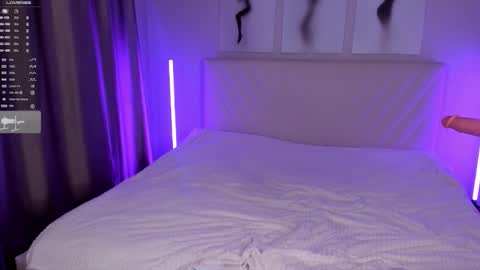 Snapshot of barbielina_ chatting on 10-11-25, 08:51 Emma online show from 10-11-25, 08:51