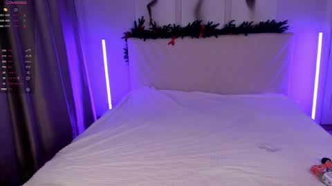 Snapshot of barbielina_ chatting on 12-21-25, 07:43 Emma online show from 12-21-25, 07:43