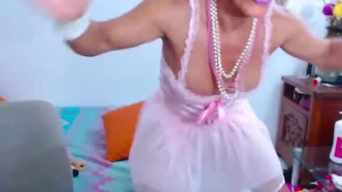 Snapshot of bardotbigcocktsx chatting on 10-31-25, 09:49 bardotbigcocktsx online show from 10-31-25, 09:49