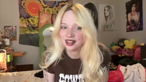 Snapshot of bardoteyed chatting on 01-15-26, 08:01 Bardot Eyed online show from 01-15-26, 08:01