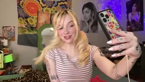 Snapshot of bardoteyed chatting on 02-10-26, 07:29 Bardot Eyed online show from 02-10-26, 07:29