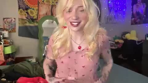 Snapshot of bardoteyed chatting on 02-24-26, 07:45 Bardot Eyed online show from 02-24-26, 07:45