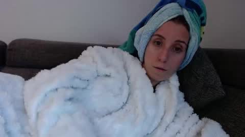 Snapshot of barelylegalblondy chatting on 04-23-26, 05:15 Lena online show from 04-23-26, 05:15