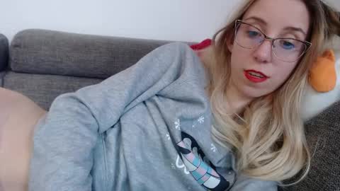 Snapshot of barelylegalblondy chatting on 04-25-26, 04:26 Lena online show from 04-25-26, 04:26
