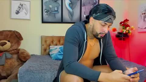 bastian_jones1 online show from 02-04-25, 01:34