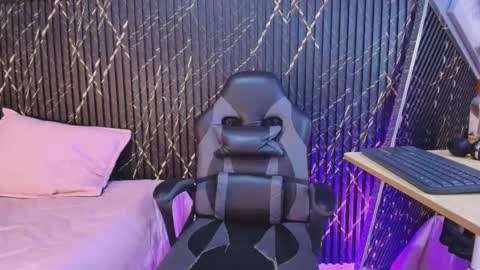    online show from 10-07-25, 02:25