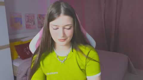 Snapshot of batty_sweetie chatting on 06-17-26, 07:44 Jessica online show from 06-17-26, 07:44