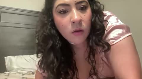 Snapshot of baybeegerrl chatting on 12-17-24, 01:07 baybeegerrl online show from 12-17-24, 01:07