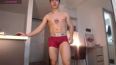 Snapshot of bayron_77 chatting on 02-15-26, 05:04 Bayron online show from 02-15-26, 05:04