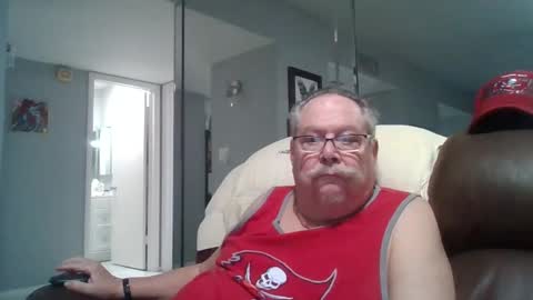 Snapshot of bbb1952 chatting on 02-17-26, 04:57 Single Grandpa in Florida. Love to C2C and have Fun Privately online show from 02-17-26, 04:57