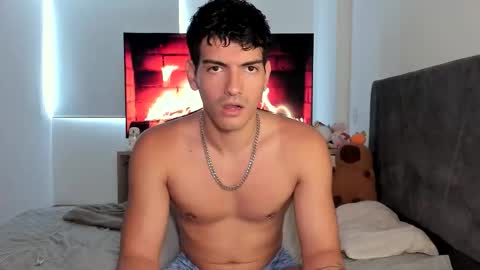 Valentino online show from 10-08-25, 08:28