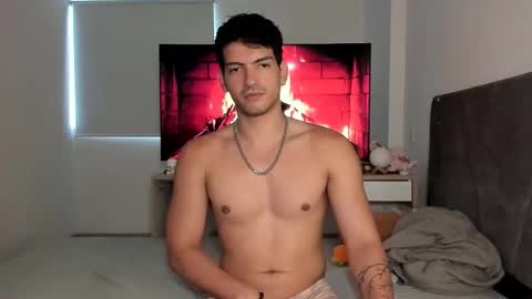 Valentino online show from 10-11-25, 08:51