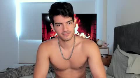 Valentino online show from 10-17-25, 08:11