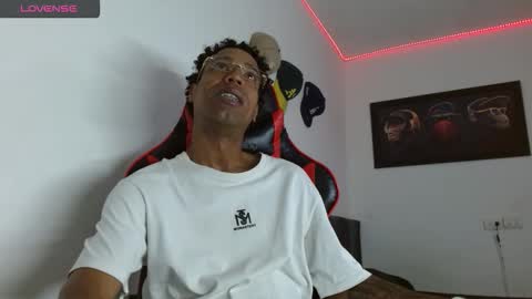 Snapshot of bbc_blaack chatting on 09-08-25, 04:17 bbc online show from 09-08-25, 04:17