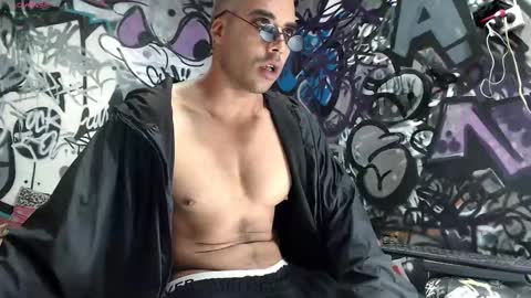 Snapshot of bbc_monster1 chatting on 02-18-25, 01:22 Justin online show from 02-18-25, 01:22