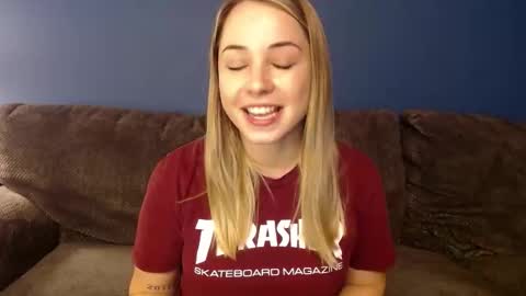 Snapshot of bbgirlnextdoor chatting on 11-17-25, 07:19 bbgirlnextdoor online show from 11-17-25, 07:19