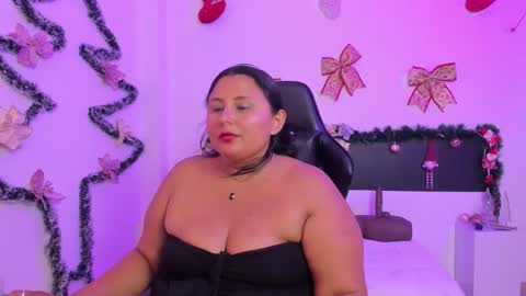 Snapshot of bbw_cindy11 chatting on 12-19-25, 03:24 Cindy online show from 12-19-25, 03:24