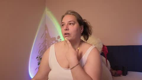 Snapshot of bbw_goddes chatting on 05-01-26, 11:15 Love online show from 05-01-26, 11:15