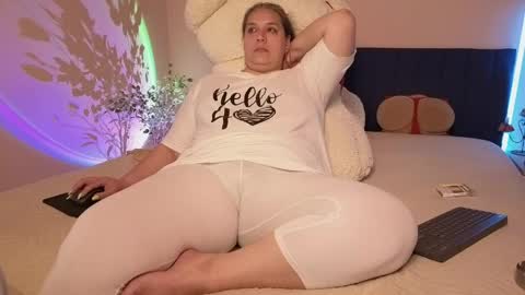 Snapshot of bbw_goddes chatting on 05-16-26, 12:15 Love online show from 05-16-26, 12:15