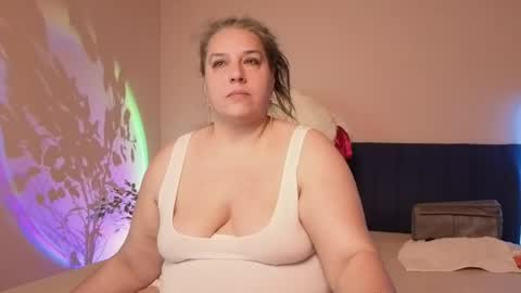 Snapshot of bbw_goddes chatting on 05-25-26, 09:26 Love online show from 05-25-26, 09:26