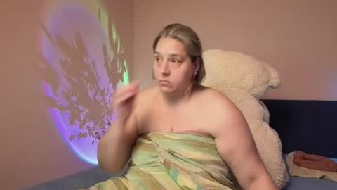 Snapshot of bbw_goddes chatting on 06-20-26, 05:16 Love online show from 06-20-26, 05:16