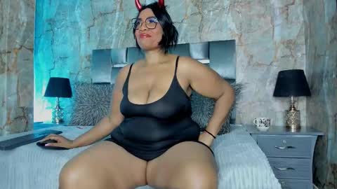 Bbwlatina01 online show from 11-28-25, 11:24