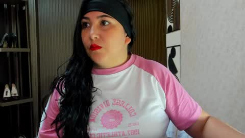 Snapshot of bbwluxurymuse chatting on 05-05-26, 11:18 bbwluxurymuse online show from 05-05-26, 11:18
