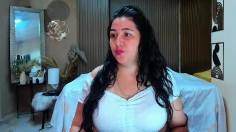 Snapshot of bbwluxurymuse chatting on 06-06-26, 11:48 bbwluxurymuse online show from 06-06-26, 11:48