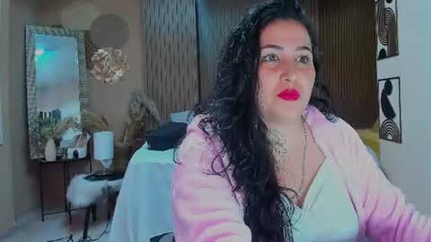 Snapshot of bbwluxurymuse chatting on 06-10-26, 12:04 bbwluxurymuse online show from 06-10-26, 12:04