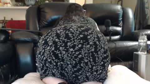 Julie online show from 04-15-26, 12:45