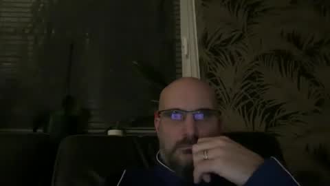 Snapshot of bcbg68 chatting on 12-17-25, 06:36 bcbg68 online show from 12-17-25, 06:36