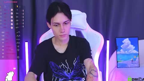 Snapshot of bd_black chatting on 10-28-25, 12:58 Aiden online show from 10-28-25, 12:58