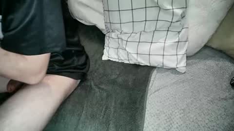 Snapshot of be4your_desire chatting on 12-17-25, 12:16 mikiforfun online show from 12-17-25, 12:16