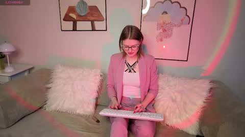 Snapshot of be_shy_ho chatting on 01-12-26, 10:20 Mia online show from 01-12-26, 10:20