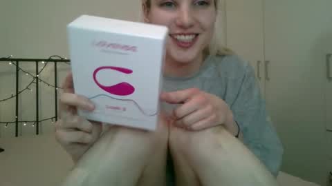 Snapshot of bea_trix77 chatting on 02-19-25, 10:45 Yours sweet Bea 3 online show from 02-19-25, 10:45