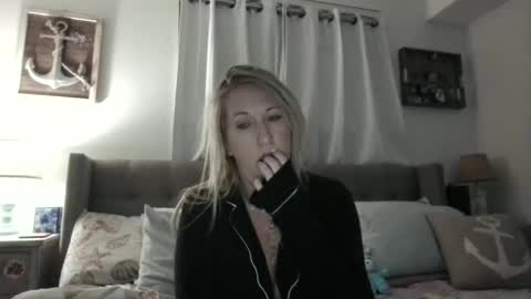 Snapshot of beach_bunny69 chatting on 05-03-26, 09:04 Emma online show from 05-03-26, 09:04