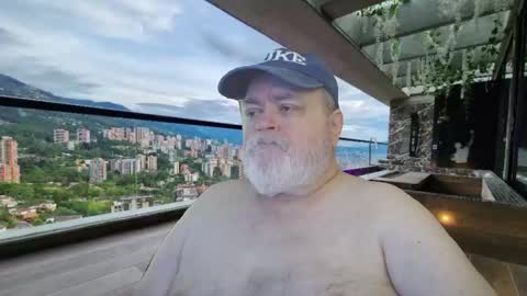 Snapshot of bear4muscle chatting on 02-21-26, 08:32 Dookie online show from 02-21-26, 08:32