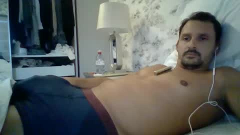 Snapshot of bearboudior chatting on 10-23-25, 03:33 bearboudior online show from 10-23-25, 03:33