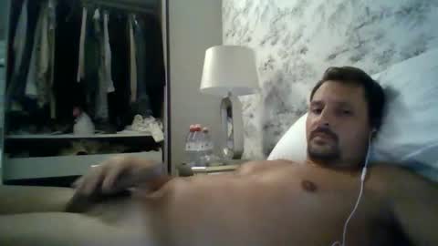 Snapshot of bearboudior chatting on 10-31-25, 01:06 bearboudior online show from 10-31-25, 01:06