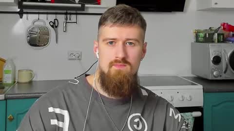 Snapshot of bearded_legend chatting on 03-08-25, 10:24 Zeus online show from 03-08-25, 10:24